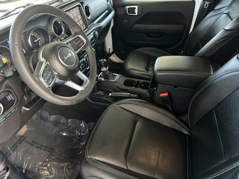 Used 2023 Jeep Wrangler Unlimited Sahara AWD/4WD image 9