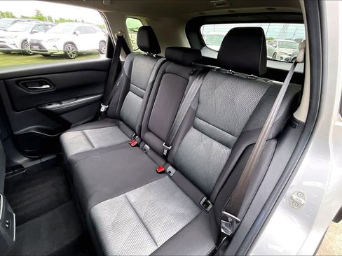 Used 2024 Nissan Rogue SV image 19