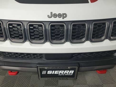 Used 2025 Jeep Compass Trailhawk AWD/4WD image 10
