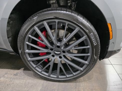 Used 2023 Aston Martin DBX AWD/4WD image 4