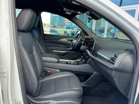 Used 2025 Chevrolet Traverse LT image 24