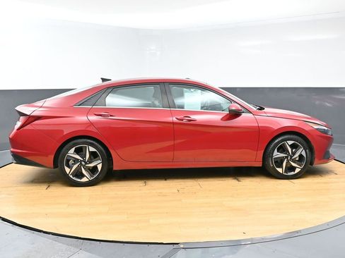 Used 2023 Hyundai Elantra Limited w/ Preferred Accessory Package FWD image 8