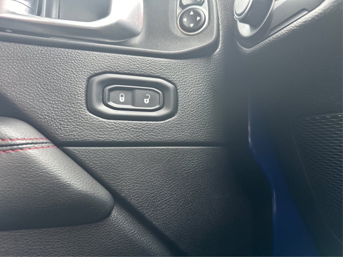 Used 2019 Jeep Wrangler Unlimited Rubicon AWD/4WD image 17