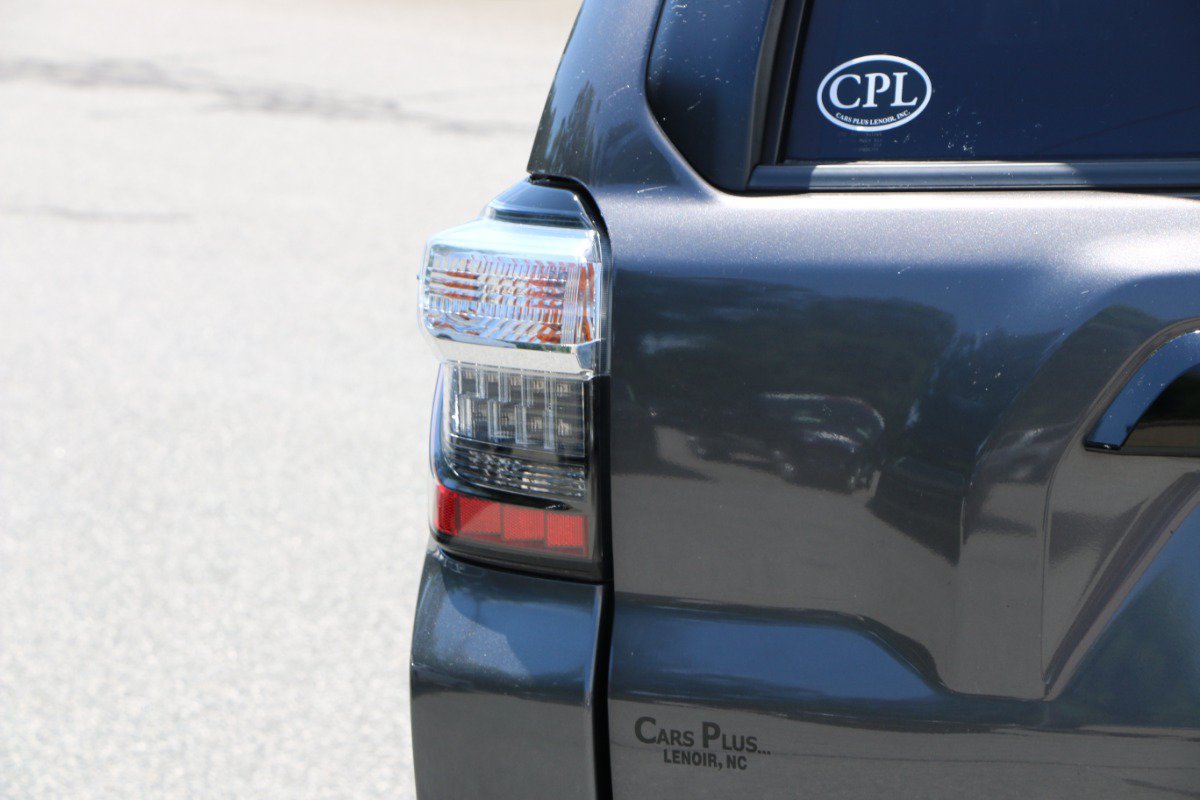 Used 2021 Toyota 4Runner Venture w/ Moonroof Package AWD/4WD image 6