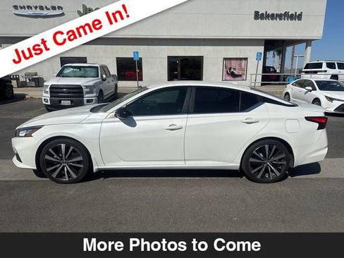 Used 2021 Nissan Altima 2.5 SR FWD image 2