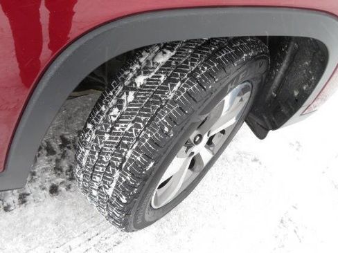 Used 2019 Jeep Cherokee Limited image 3