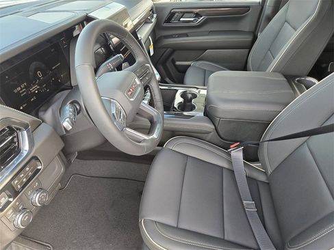 New 2026 GMC Yukon Elevation image 8