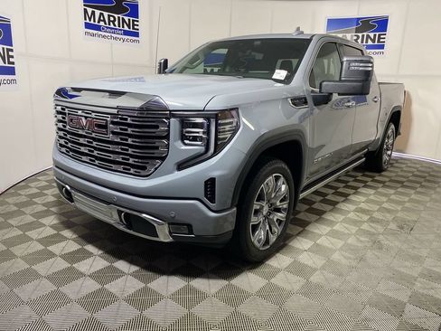 Used 2025 GMC Sierra 1500 Denali w/ Denali Reserve Package AWD/4WD image 11