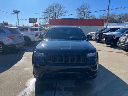 Used 2020 Jeep Grand Cherokee Altitude image 4