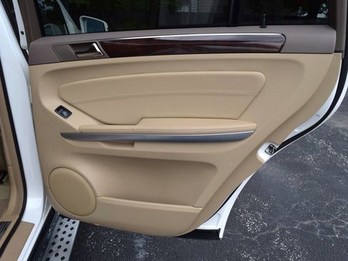 Used 2011 Mercedes-Benz GL 550 4MATIC image 53