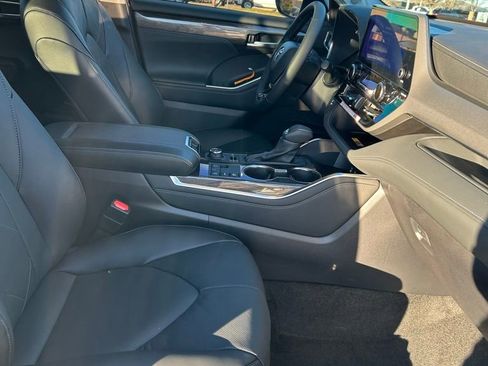 New 2026 Toyota Highlander Platinum AWD/4WD image 28
