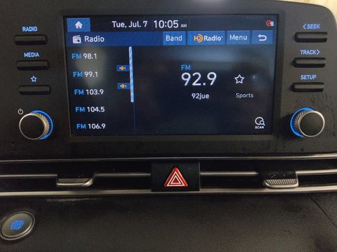 Used 2021 Hyundai Elantra SEL FWD image 25