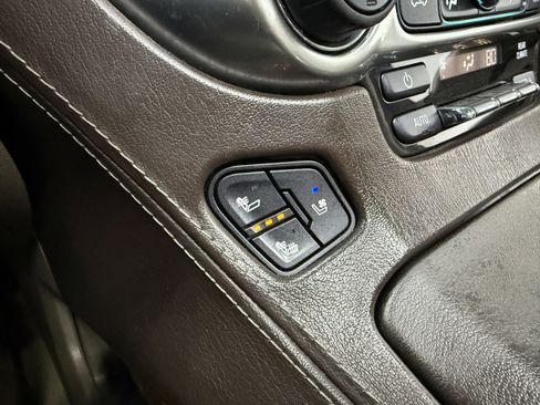 Used 2017 Chevrolet Suburban Premier image 25