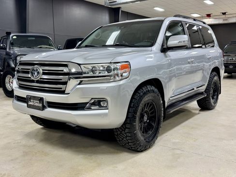 Used 2016 Toyota Land Cruiser image 2