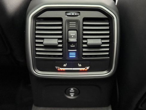 New 2026 Porsche Macan image 32