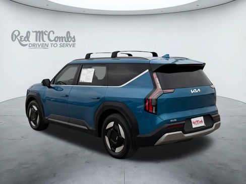 Used 2024 Kia EV9 Wind image 3