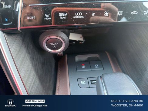 Used 2024 Toyota Venza XLE image 24