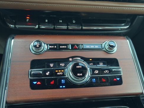 Used 2022 Lincoln Aviator Reserve w/ Elements Package Plus AWD/4WD image 25