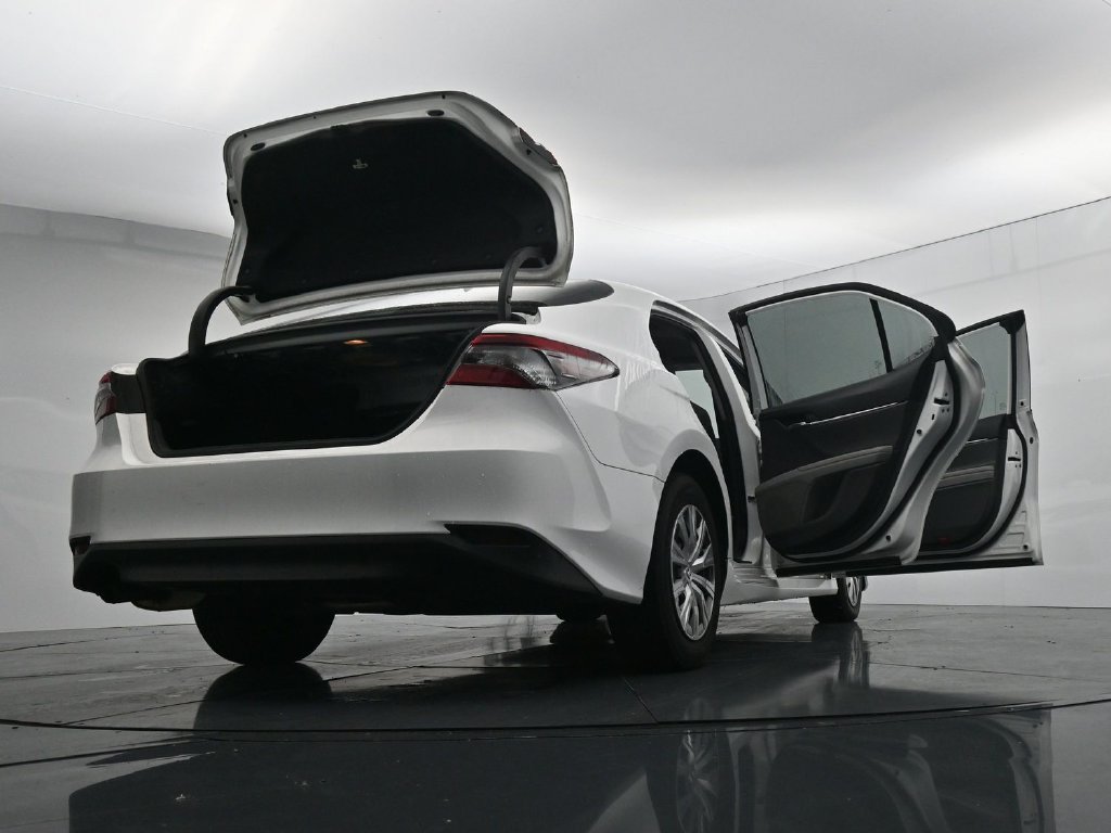 Used 2022 Toyota Camry LE FWD image 30