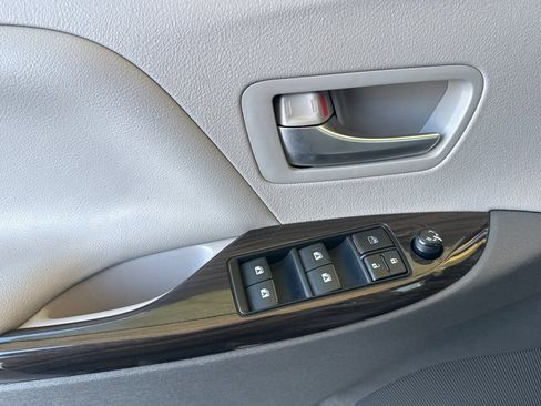 Used 2015 Toyota Sienna XLE w/ XLE Navigation Package image 12