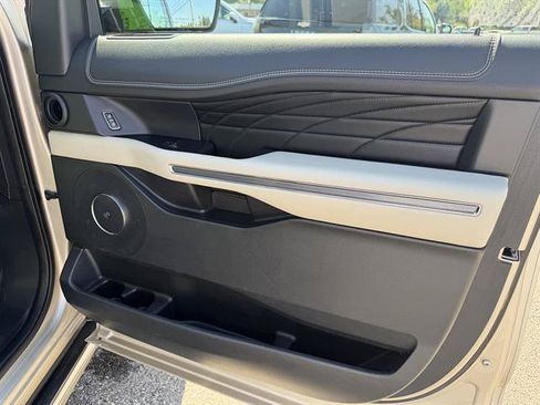 Used 2018 Ford Expedition Platinum AWD/4WD image 19