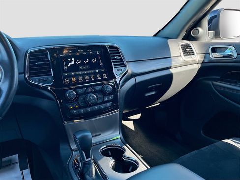 Certified 2022 Jeep Grand Cherokee Laredo X image 23