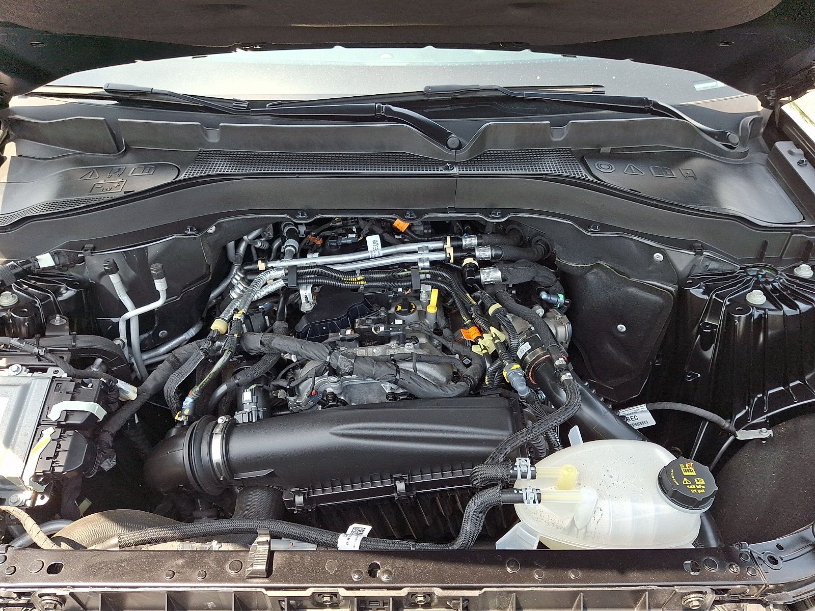 Certified 2025 Ford Explorer Active AWD/4WD image 29