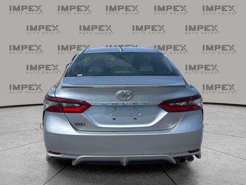 Used 2022 Toyota Camry SE FWD image 4