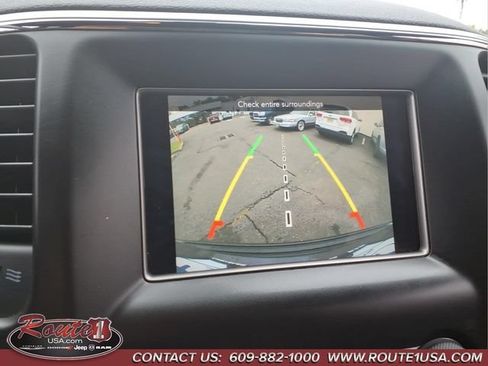Used 2019 Jeep Grand Cherokee Laredo AWD/4WD image 31