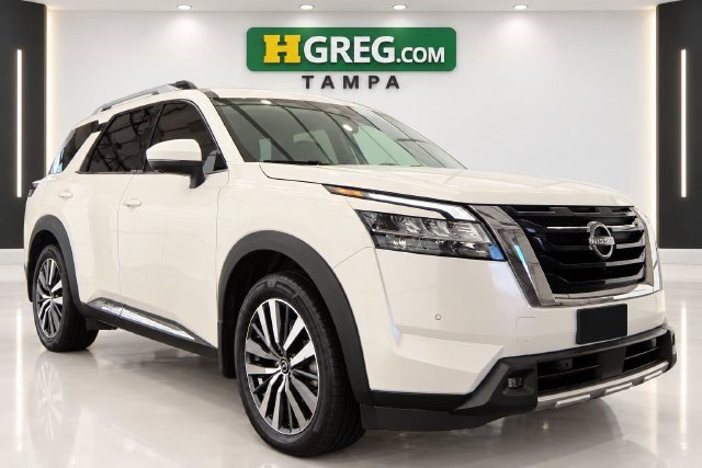 Used 2022 Nissan Pathfinder Platinum w/ Cargo Package FWD image 4