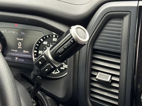 Used 2023 Nissan Titan SV image 24