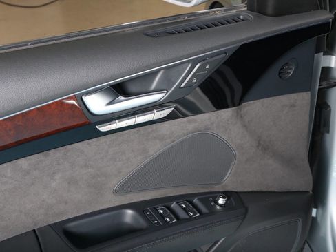 Used 2013 Audi A8 L 4.0T w/ Comfort Pkg image 31