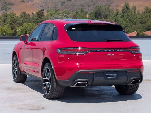 Certified 2025 Porsche Macan AWD/4WD image 3