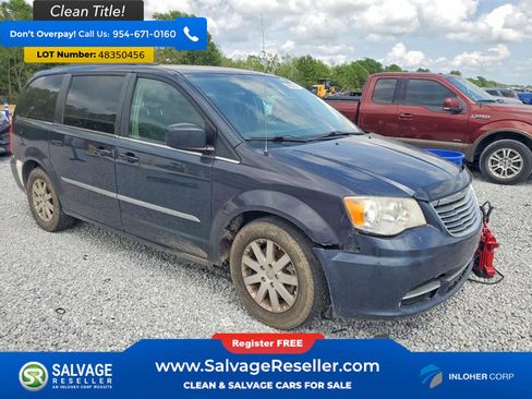 Used 2014 Chrysler Town & Country Touring FWD image 5