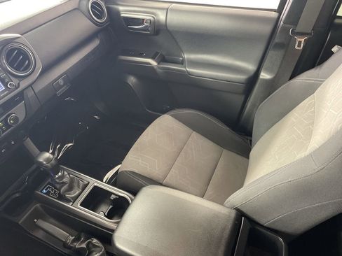 Used 2023 Toyota Tacoma TRD Off-Road image 23