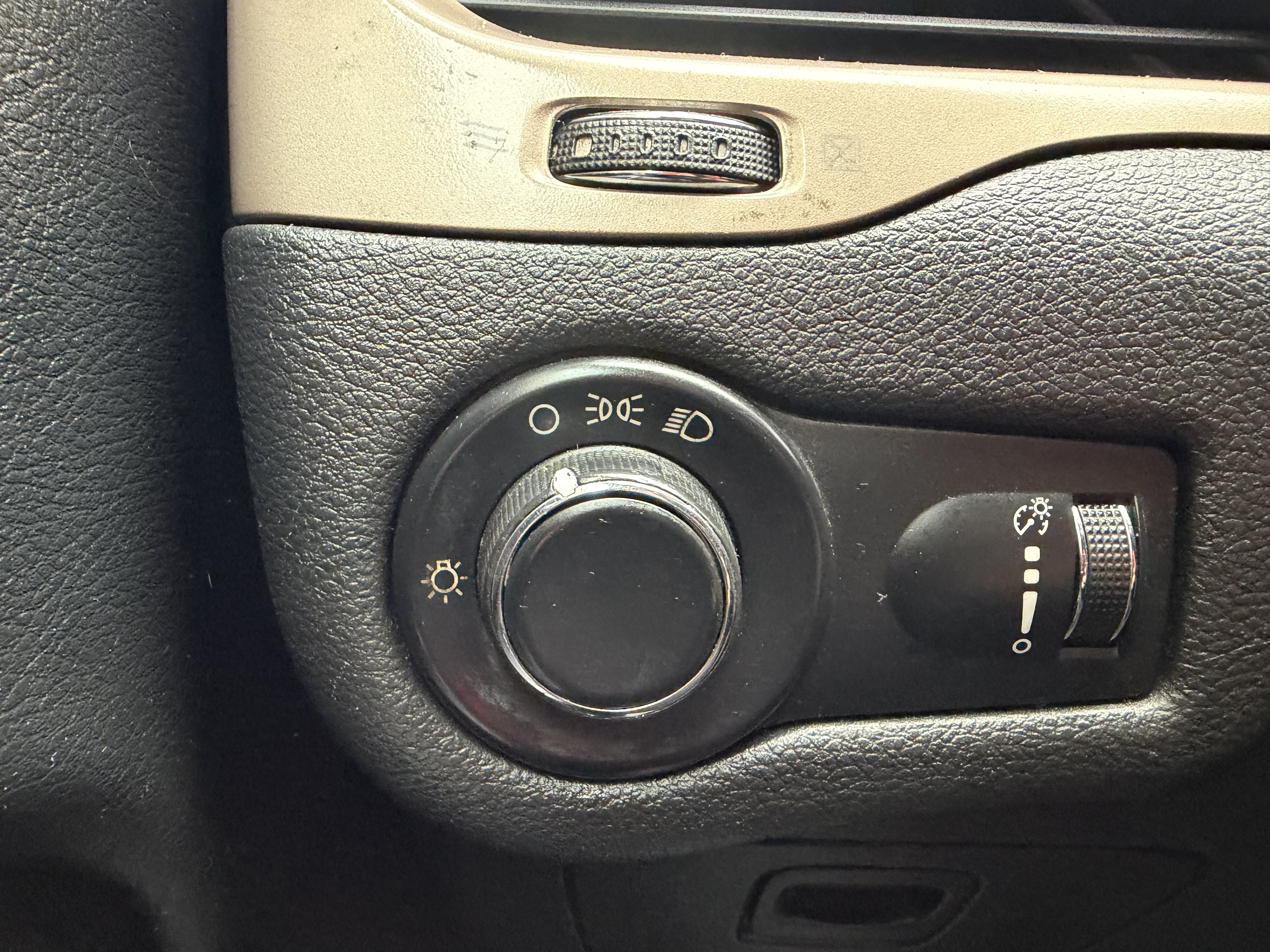 Used 2016 Jeep Cherokee Sport w/ Cold Weather Group AWD/4WD image 32