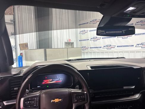 Used 2022 Chevrolet Silverado 1500 LTZ w/ Z71 Off-Road Package AWD/4WD image 2