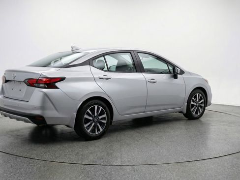 Used 2025 Nissan Versa SV image 9