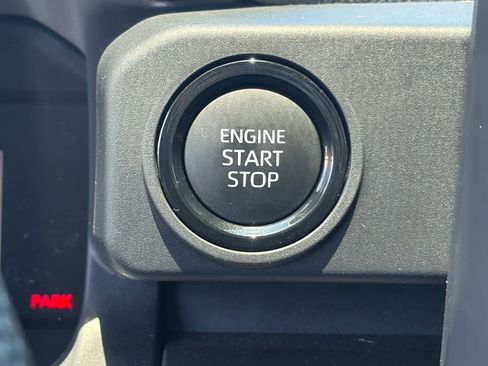 Used 2025 Toyota Tacoma SR5 AWD/4WD image 21