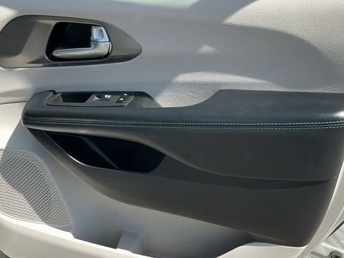 Used 2021 Chrysler Pacifica Touring-L w/ Uconnect Theater Family Group image 19