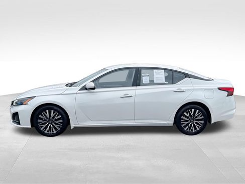 Used 2023 Nissan Altima 2.5 SV FWD image 5