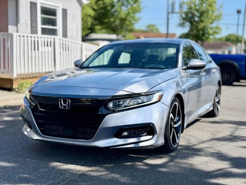 Used 2019 Honda Accord Sport image 2