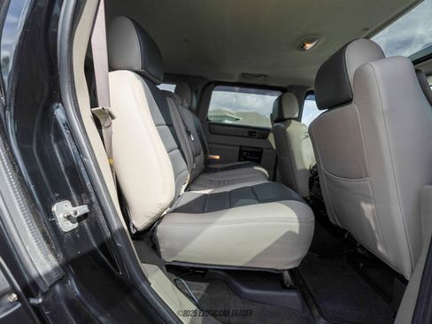 Used 2004 HUMMER H2 w/ Preferred Equipment Group image 70