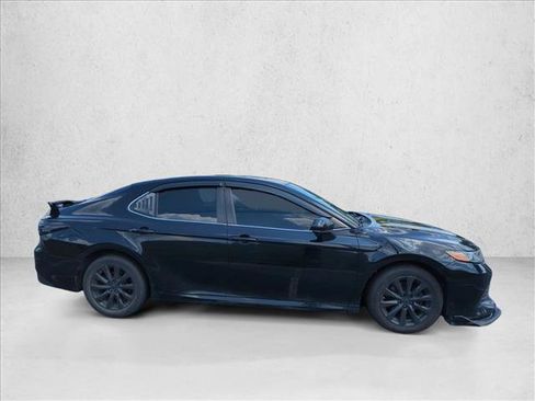 Used 2018 Toyota Camry LE FWD image 4