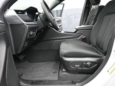 New 2025 Jeep Grand Cherokee L Laredo w/ Luxury Tech Group I image 10