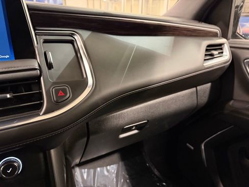 Used 2024 Chevrolet Suburban LT image 17