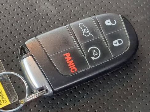 Certified 2022 Jeep Grand Cherokee Laredo X image 39