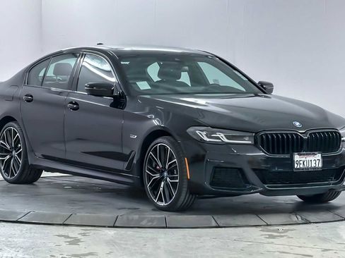 Used 2023 BMW 530e w/ M Sport Package image 9