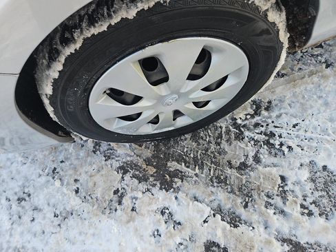 Used 2013 Toyota Prius C Two image 10