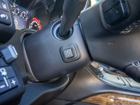 Used 2015 GMC Yukon Denali w/ Premium Package image 40